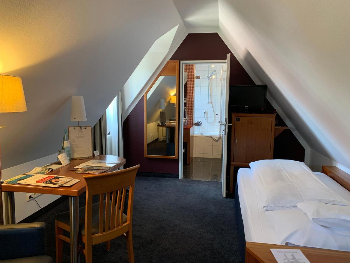Seehotel Niedernberg - Das Dorf Am See Luaran gambar