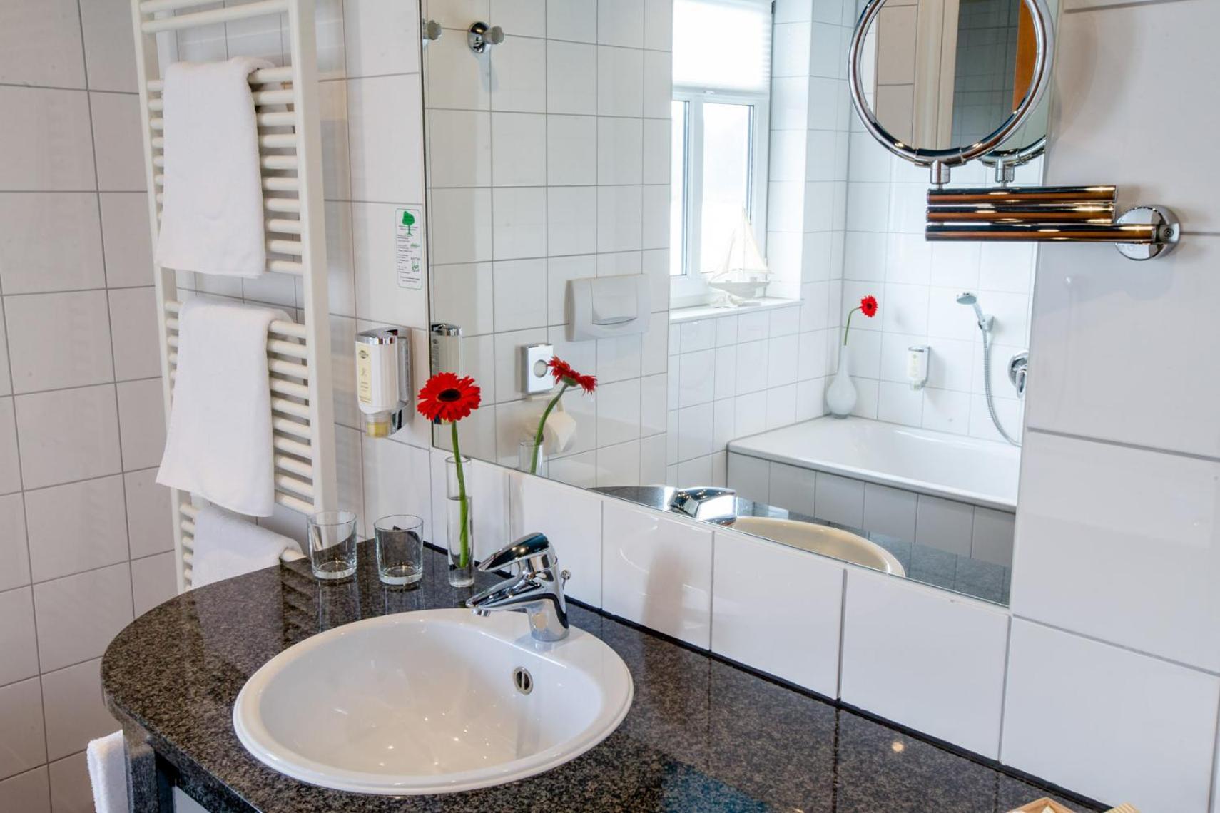 Seehotel Niedernberg - Das Dorf Am See Luaran gambar
