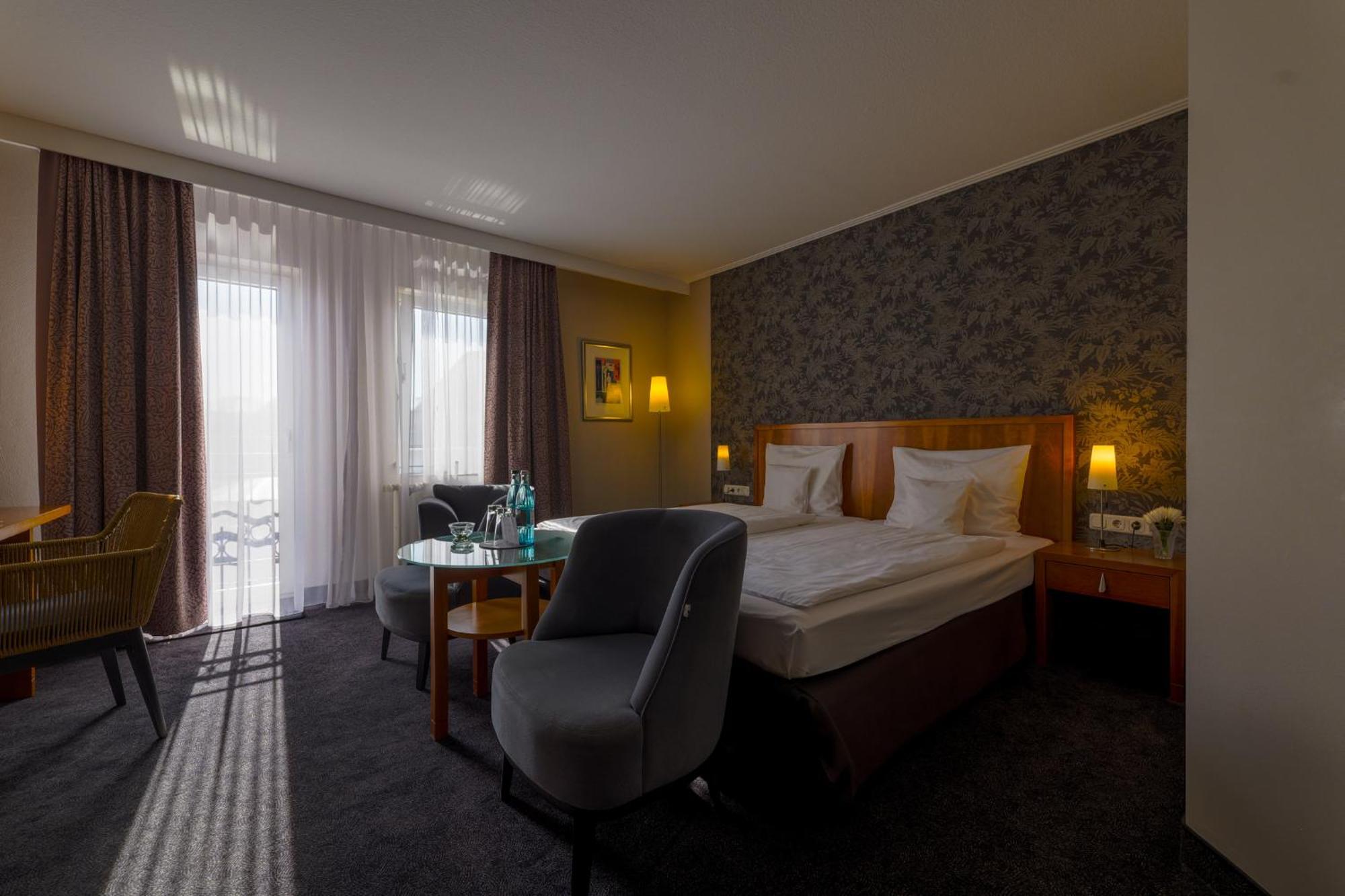 Seehotel Niedernberg - Das Dorf Am See Luaran gambar
