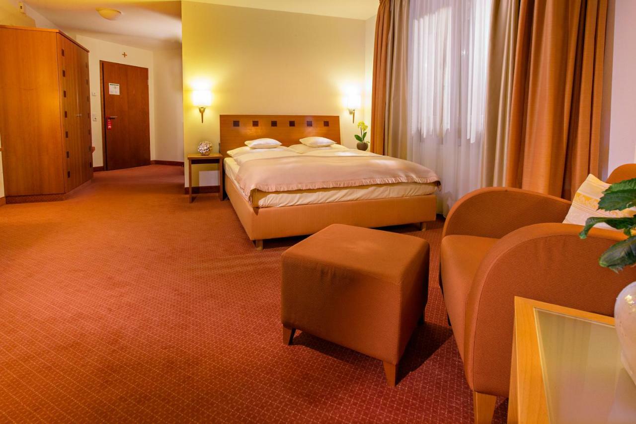 Seehotel Niedernberg - Das Dorf Am See Luaran gambar